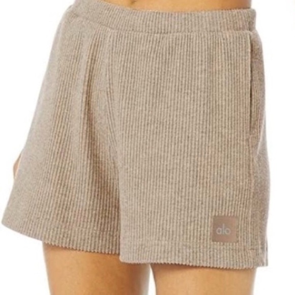 ALO Yoga Pants - Alo Yoga Muse Shorts Ribbed Knit Light Tan Workout Athletic Lounge Gym Medium